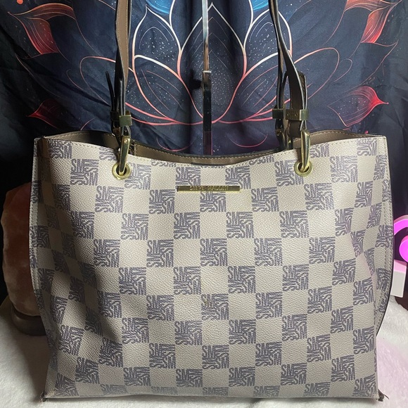 Steve Madden Handbags - Steve Madden BDonna Tote